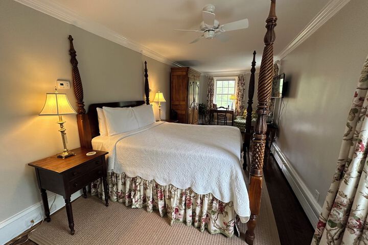 Room 33 of 285