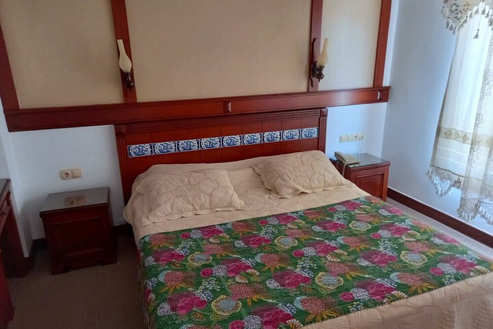 Room 10 of 26