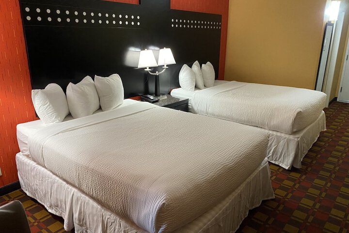2 Queen Beds (8 of 9)
