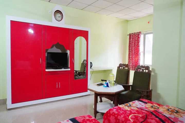 Room 8 of 18