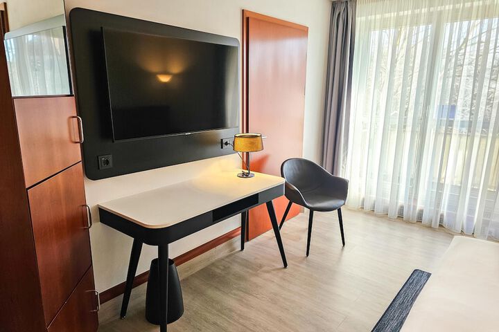 Room 36 of 157