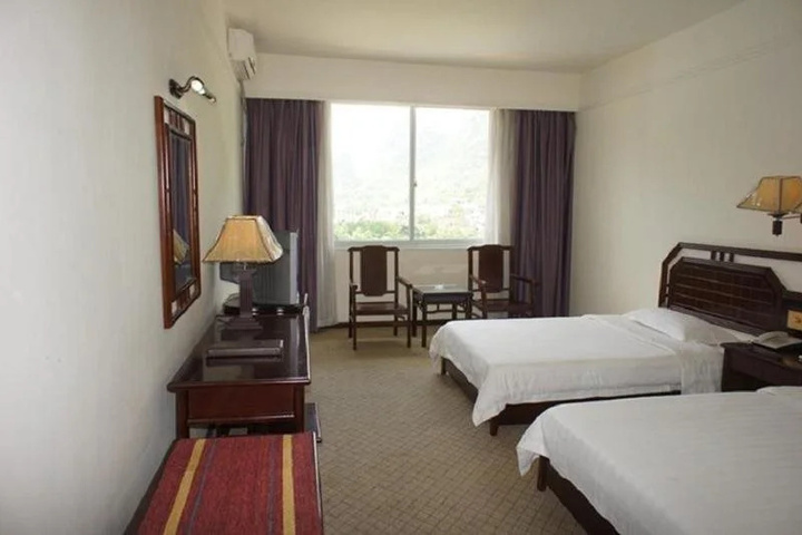 Room 6 of 11
