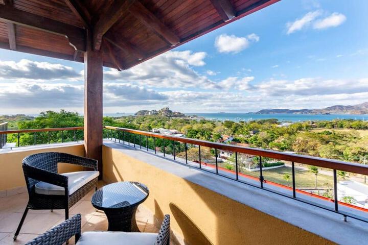 Modern Immaculate Unit in Flamingo with Spectacular Ocean Views