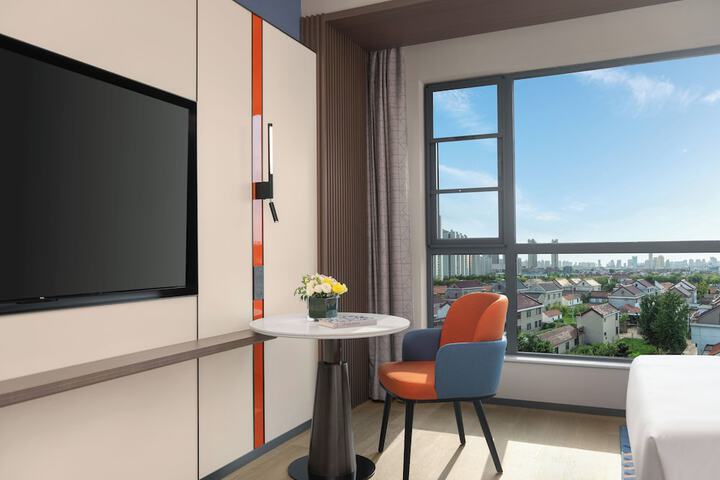 Room 11 of 42