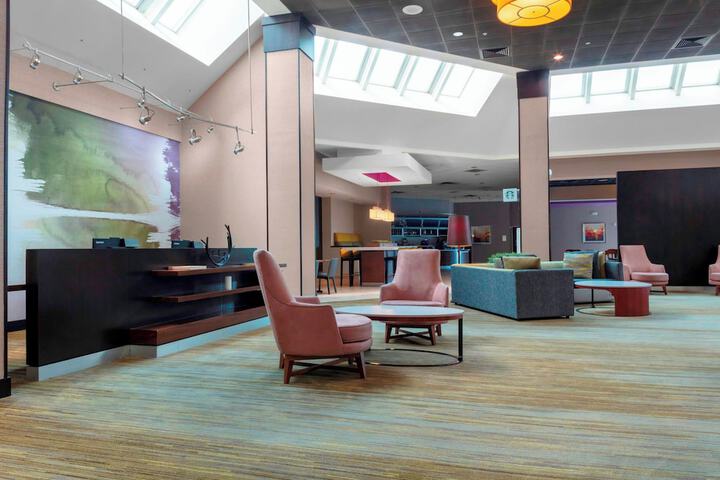 Lobby lounge