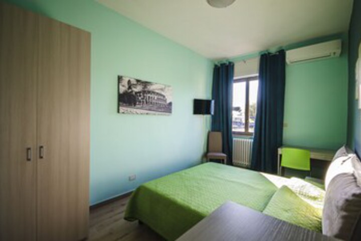 Room 10 of 19