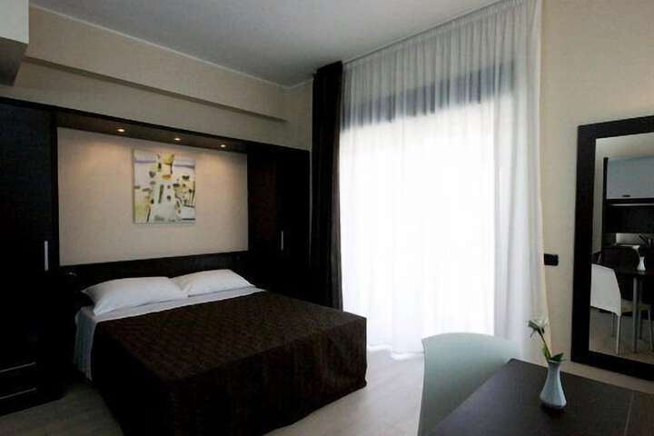 Room 9 of 34