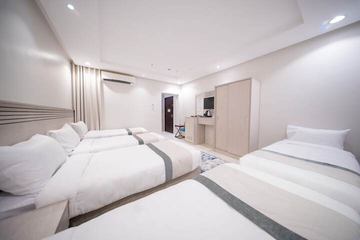 Room 33 of 64