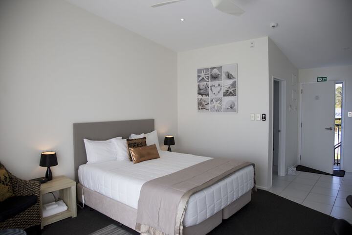 Room 4 of 48