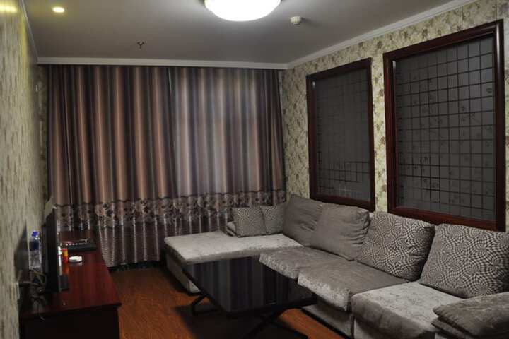 Room 11 of 28