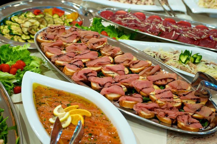 Dining 72 of 98