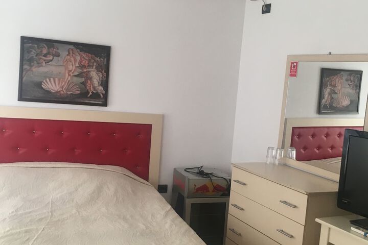 Room 14 of 34