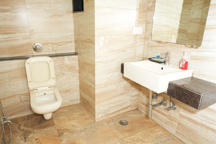 Room 5 of 6