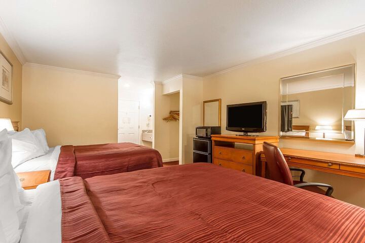 2 Queen Beds Upgrade (7 of 7)