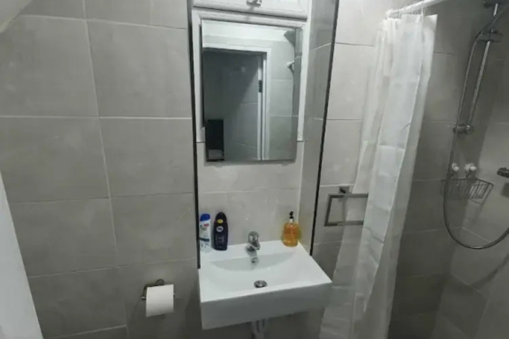 Room 7 of 10