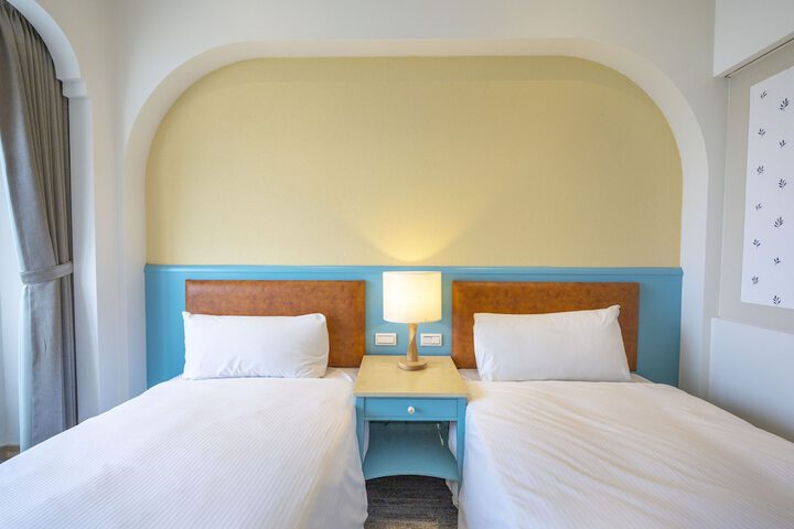 Room 2 of 95