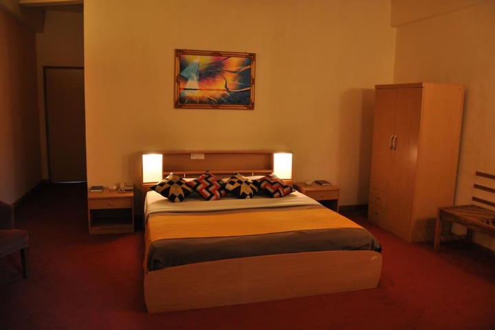 Room 2 of 48