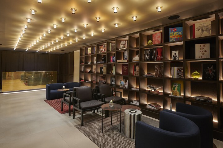 Concierge desk
