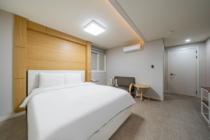 Room 19 of 37
