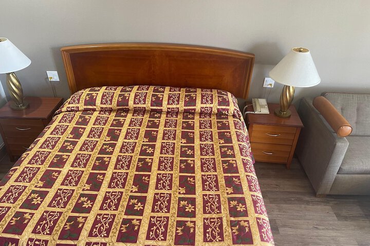 Room 10 of 36