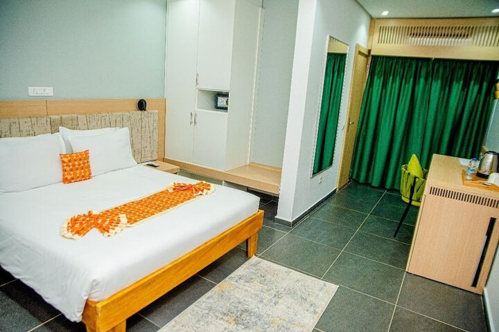 Room 13 of 52