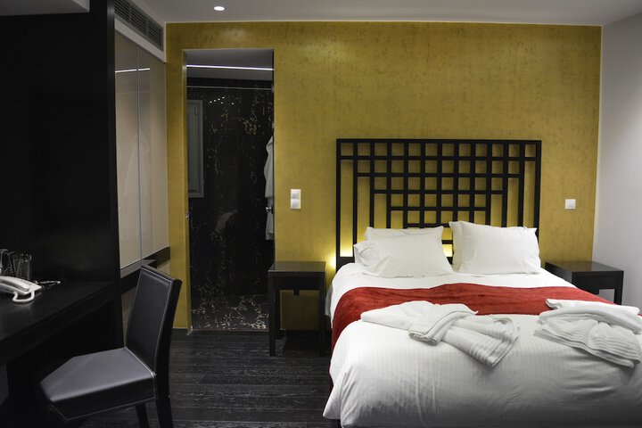 Room 4 of 174