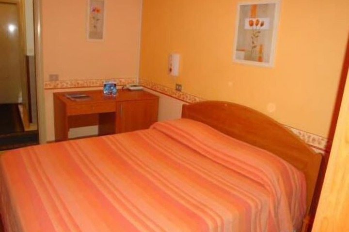 Room 10 of 25