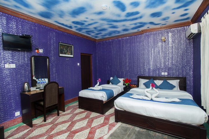 Room 28 of 94