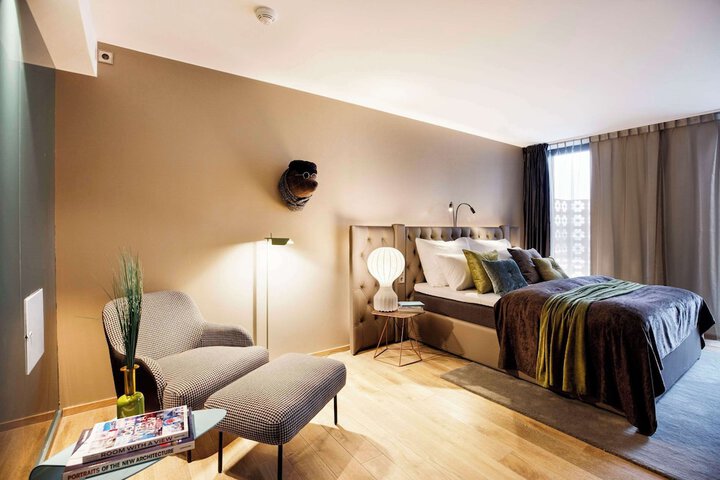 Room 28 of 108