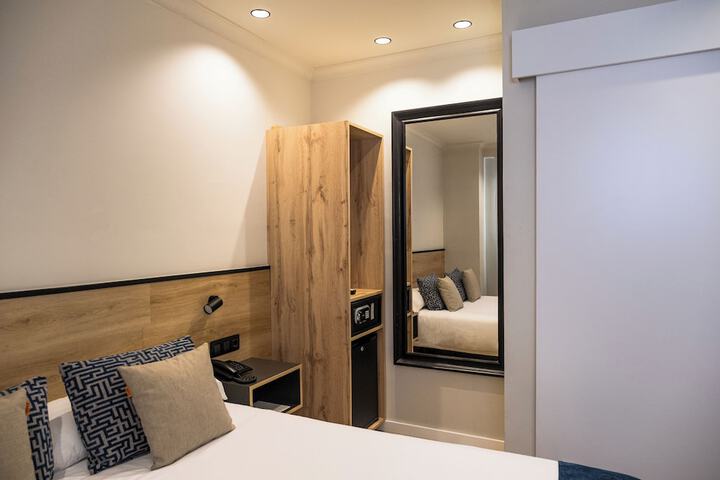 Room 13 of 31