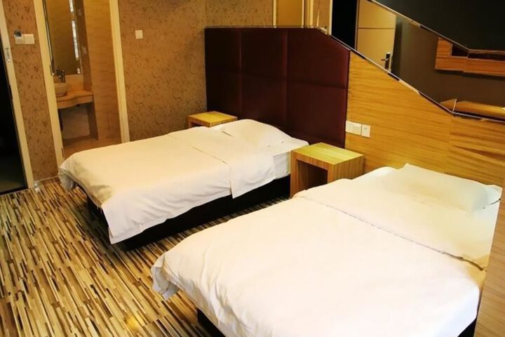Room 5 of 17