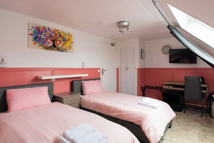 Room 7 of 25