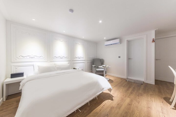 Room 12 of 38