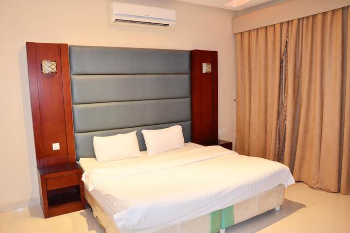 Room 13 of 36