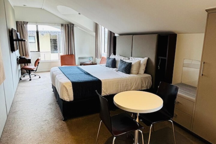 Room 31 of 106