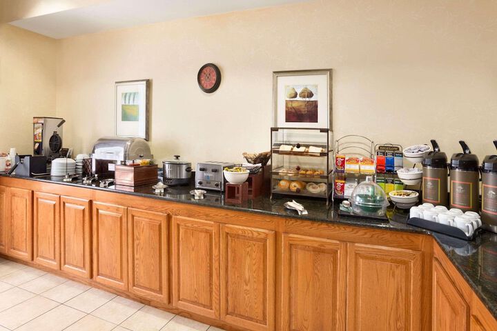 Breakfast/Coffee Service 19 of 23