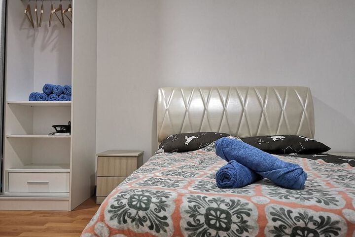 Room 6 of 106