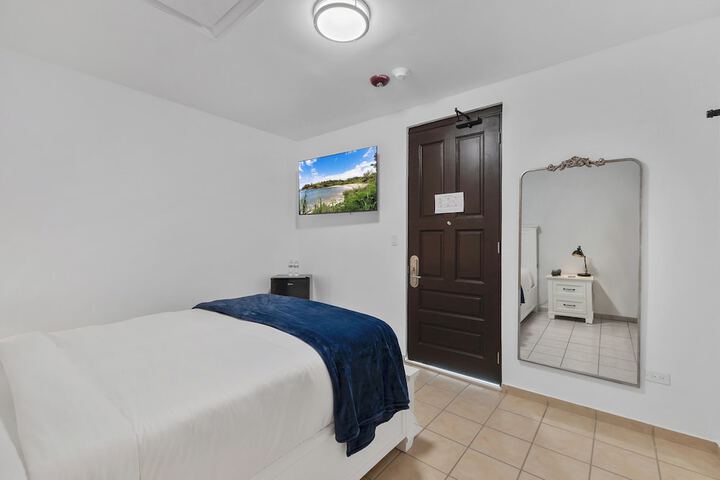 Room 28 of 62