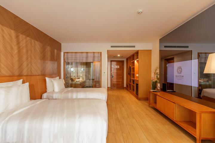Room 12 of 98