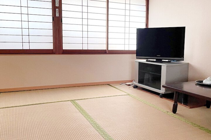 Room 6 of 24
