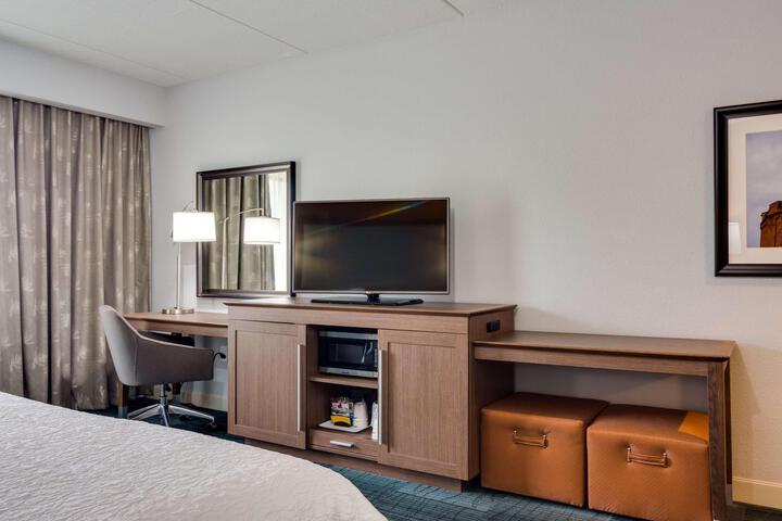 1 King with Sofa Bed Microwave, Refrigerator City View (5 of 23)