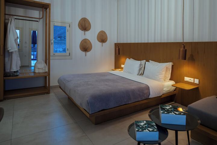 Room 42 of 99