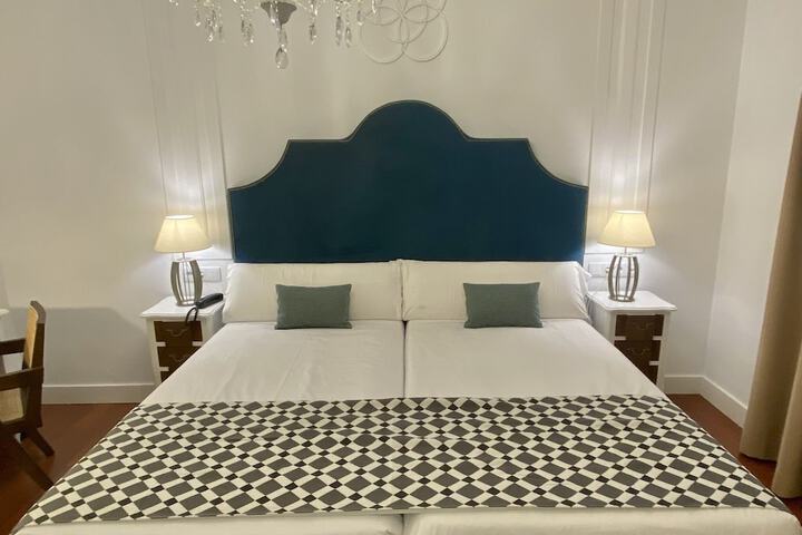 Room 13 of 48