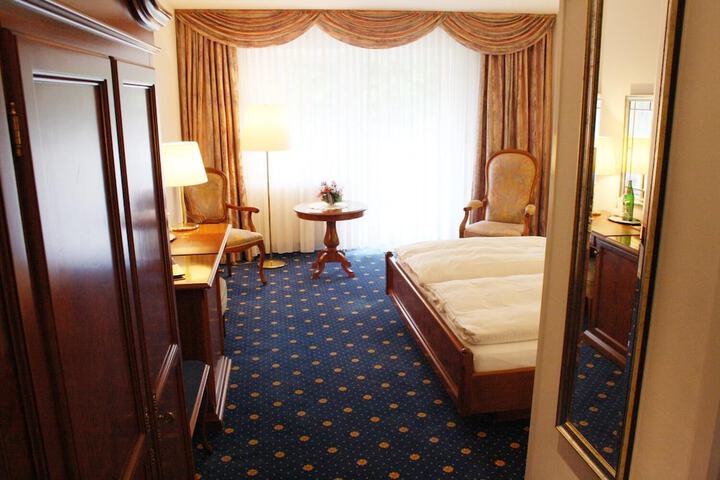 Room 9 of 32