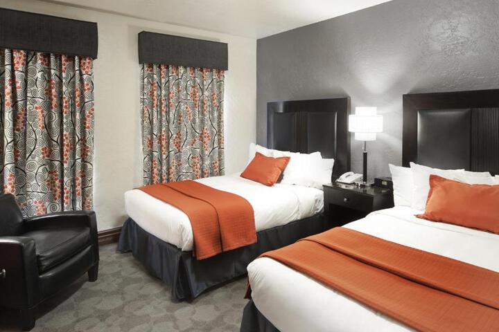 Standard Room, King or Two Doubles (4 of 8)