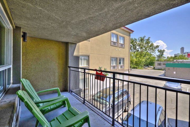 Standard King Bed Balcony (7 of 9)