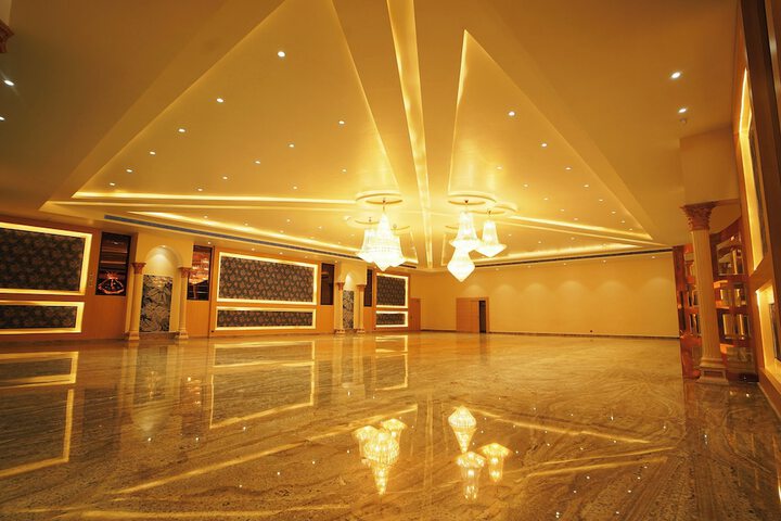 Ballroom/Hall 73 of 94