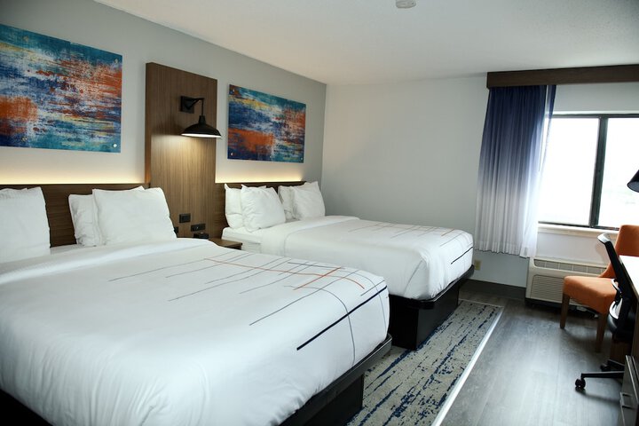 2 Queen Beds Deluxe Room (2 of 6)