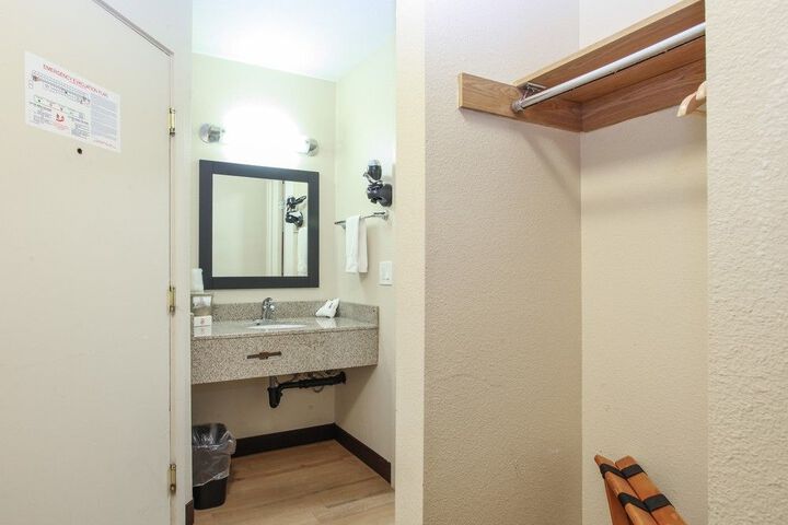 Room 7 of 25
