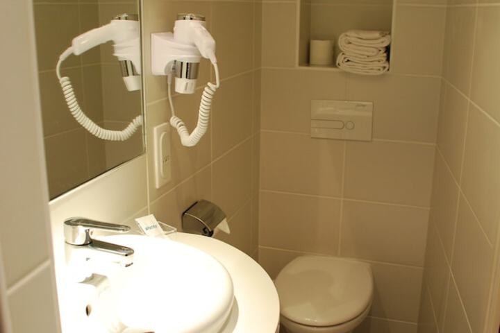 Room 18 of 27